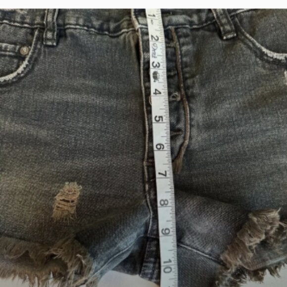 NWOT Free People Black Wash Button Distressed Raw Hem Shorts Size 27 Designer - Picture 4 of 4